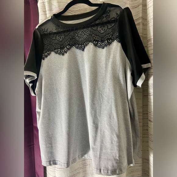 SHEIN Curve 1X Lace Embellished Short Sleeve Tee - Picture 5 of 6